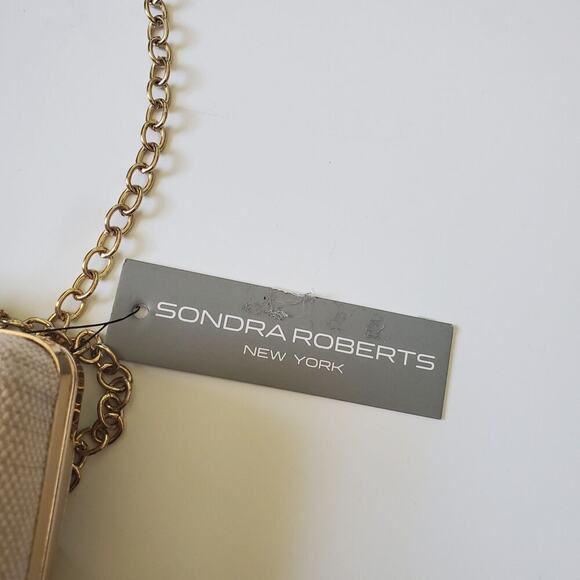 Sondra Roberts Hard Shell Clutch Purse 3D Flowers Chain Strap Clasp Closure NEW - Picture 9 of 16